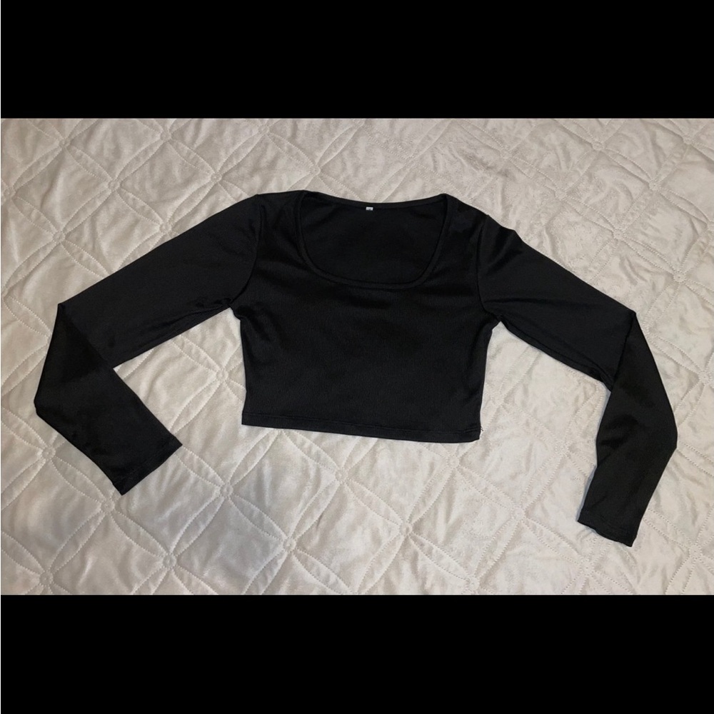 Black Long Sleeve Crop Top